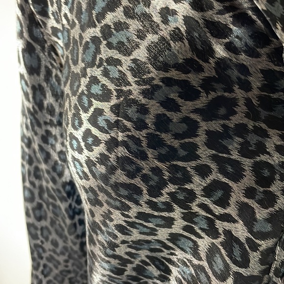 Leopard print button down shirt, women’s size XL - Picture 3 of 9